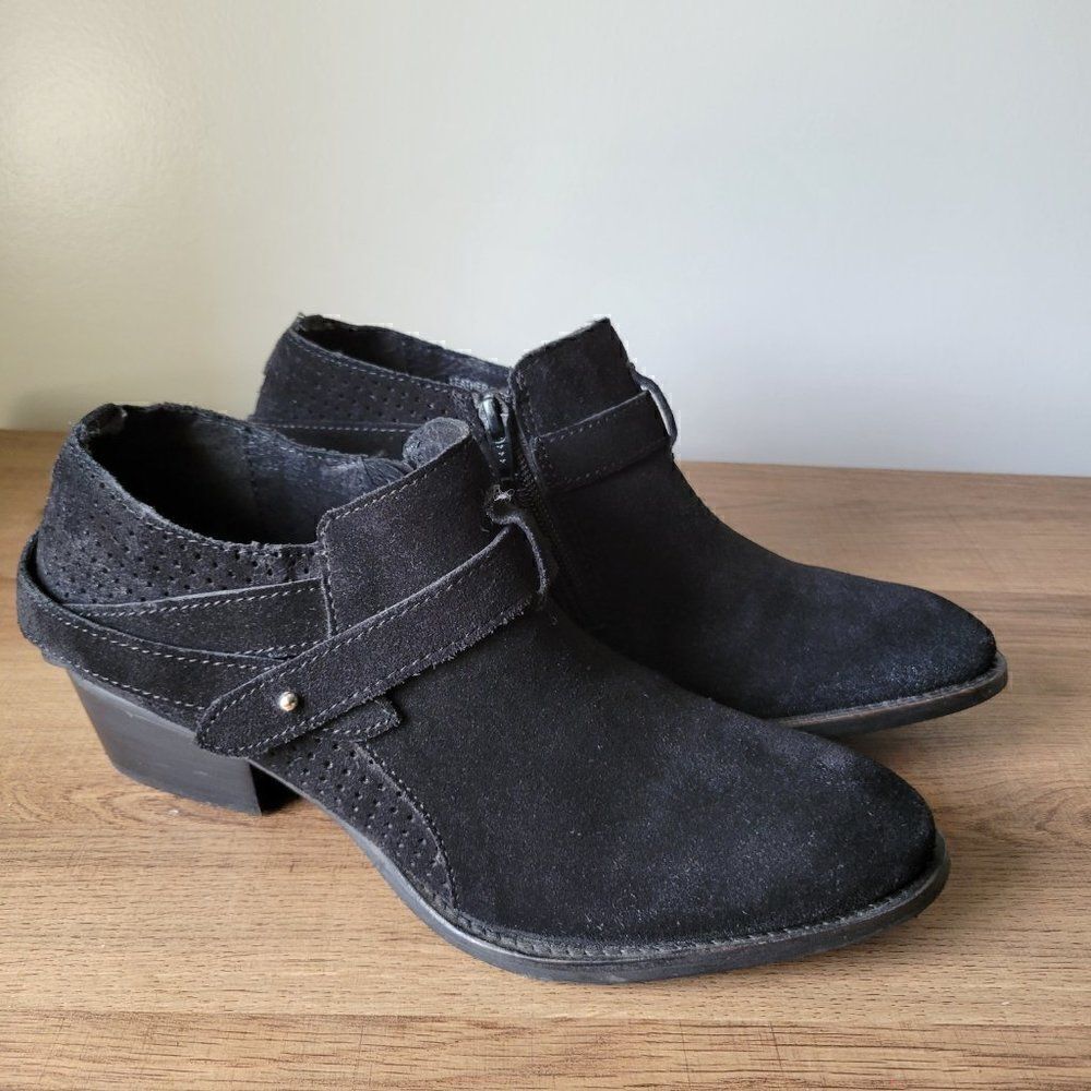 EUC CHARLES BY CHARLES DAVID BLACK BUCKLED GENUINE LEATHER BOOTIES SIZE 9.5 WMNS